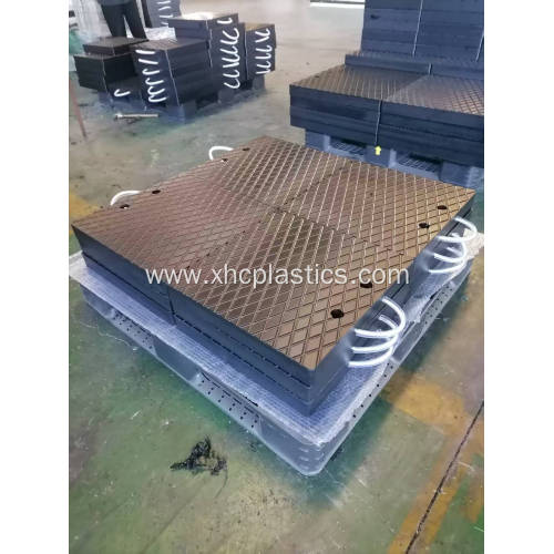 Plastic crane outrigger pads